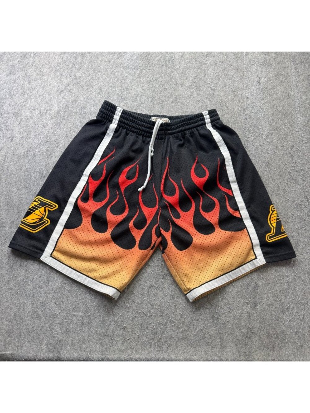 Los Angeles Lakers Mitchell Ness Flames Basketball Shorts Men M Swingman 8"